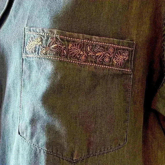 Women’s Woolrich Short Sleeve Button Down Size Large Top - Picture 6 of 6